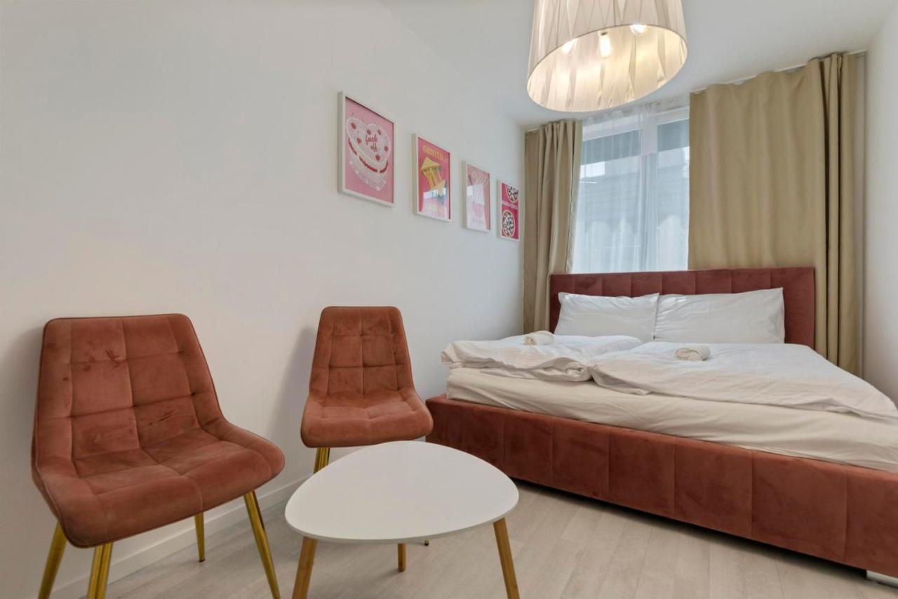 Lam Pink - Jacuzzi - Ac - Ps4 Apartment Bratislava Exterior photo
