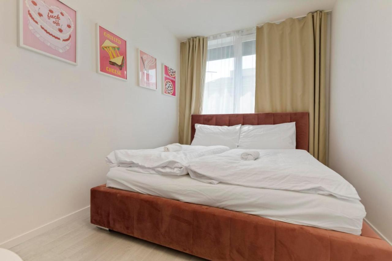 Lam Pink - Jacuzzi - Ac - Ps4 Apartment Bratislava Exterior photo