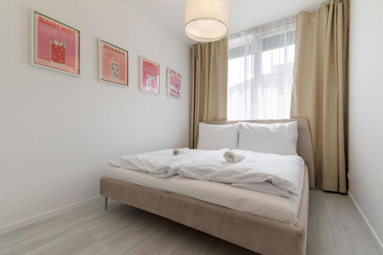 Lam Pink - Jacuzzi - Ac - Ps4 Apartment Bratislava Exterior photo