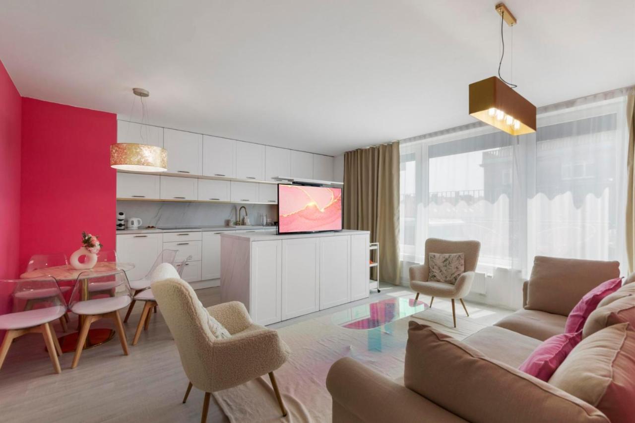Lam Pink - Jacuzzi - Ac - Ps4 Apartment Bratislava Exterior photo
