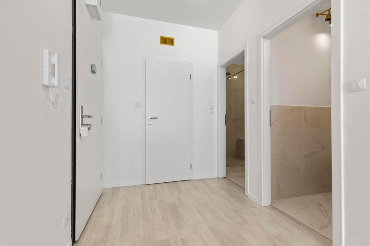 Lam Pink - Jacuzzi - Ac - Ps4 Apartment Bratislava Exterior photo