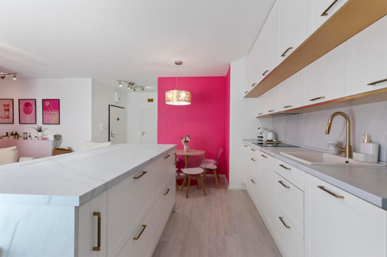 Lam Pink - Jacuzzi - Ac - Ps4 Apartment Bratislava Exterior photo